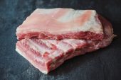 SCHWEINERIPPCHEN, THAILÄNDISCH GESCHMORT